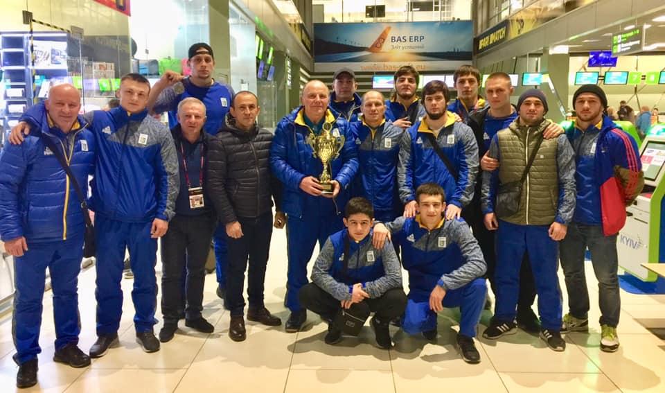 В аеропорту зустріли національну збірну з вільної боротьби. Фото В аеропорту зустріли національну збірну з вільної боротьби. Фото