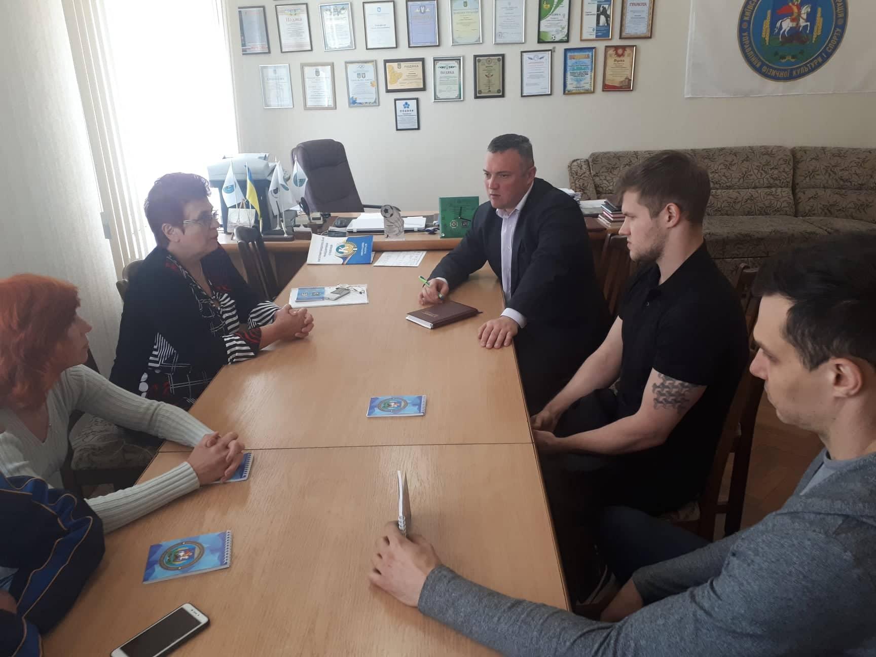 Сергій Тимофєєв зустрівся з титулованими плавцями Київщини. Фото