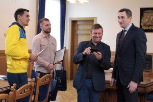 Очільник Київщини привітав переможців чемпіонату світу з прибережного веслування. Фото Очільник Київщини привітав переможців чемпіонату світу з прибережного веслування. Фото