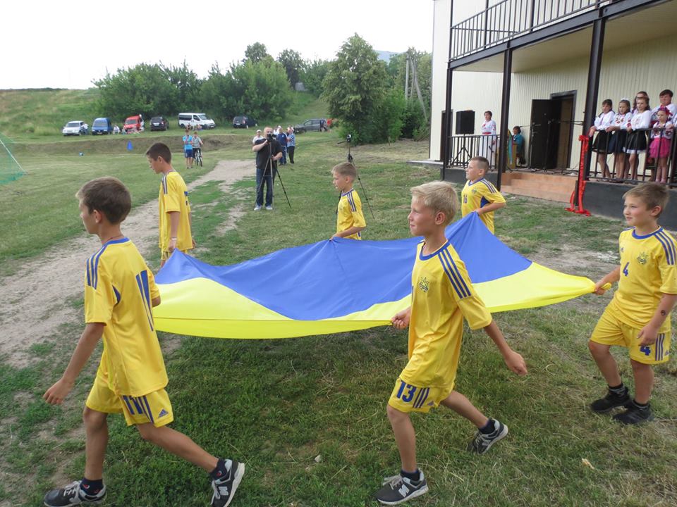 Спорткомплекс, Дибинці. Фото